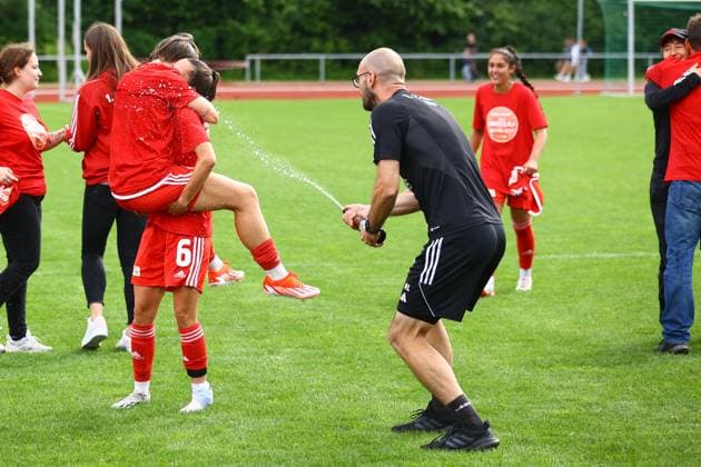 Soccer I Women I Promotion match 2 Bundesliga I SV Henstedt Ulzburg 1 FC Union Berlin I 16 06 2024 1 FC Union Berlin Women celebrate promotion Henstedt Ulzburg Beckersbergstadion Schleswig Holstein Germany Copyright: xLobeca RHx