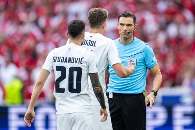 240616 Petar Stojanovic and Jaka Bijol of Slovenia reacts towards Sandro Schärer during the UEFA Euro 2024 Football Championship match between Slovenia and Denmark on June 16, 2024 in Stuttgart Photo Mathias Bergeld BILDBYRAN kod MB MB0936 fotboll football soccer fotballs em europamästerskap em uefa euro uefa european football championship euro 2024 slovenien slovenia danmark denmark bbeng  Copyright: MATHIASxBERGELD BB240616MB081
