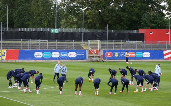 France warming up, UEFA EURO 2024 Group D, Austria vs France, Paul Janes Stadion on June 16, 2024 in Dusseldorf, Germany Photo by Oliver Kaelke DeFodi Images France warm s up, UEFA EURO 2024 Group D, Austria vs France, Paul Janes Stadion on June 16, 2024 in Dusseldorf, Germany Photo by Oliver Kaelke DeFodi Images Defodi 678 2024 06 16 OK AUTFRA 0024 Defodi-678