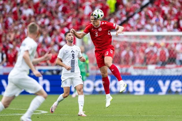 240616 Andraz Sporar of Slovenia and Jannik Vestergaard of Denmark during the UEFA Euro 2024 Football Championship match between Slovenia and Denmark on June 16, 2024 in Stuttgart Photo Mathias Bergeld BILDBYRAN code MB MB0936 fotboll football soccer fotballs em europamästerskap em uefa euro uefa european football championship euro 2024 slovenien slovenia danmark denmark bbeng  Copyright: MATHIASxBERGELD BB240616MB083