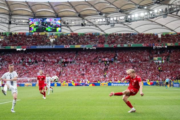 240616 Victor Kristiansen of Denmark during the UEFA Euro 2024 Football Championship match between Slovenia and Denmark on June 16, 2024 in Stuttgart Photo Mathias Bergeld BILDBYRAN code MB MB0936 fotboll football soccer fotballs em europamästerskap em uefa euro uefa european football championship euro 2024 slovenien slovenia danmark denmark bbeng  Copyright: MATHIASxBERGELD BB240616MB086