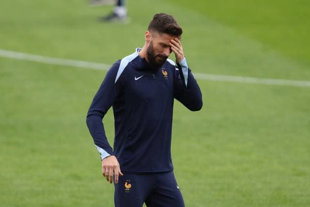 Olivier Giroud France is disappointed, UEFA EURO 2024 Group D, Austria vs France, Paul Janes Stadion on June 16, 2024 in Dusseldorf, Germany Photo by Oliver Kaelke DeFodi Images Olivier Giroud France looks dejected, UEFA EURO 2024 Group D, Austria vs France, Paul Janes Stadion on June 16, 2024 in Dusseldorf, Germany Photo by Oliver Kaelke DeFodi Images Defodi 678 2024 06 16 OK AUTFRA 0064 Defodi-678