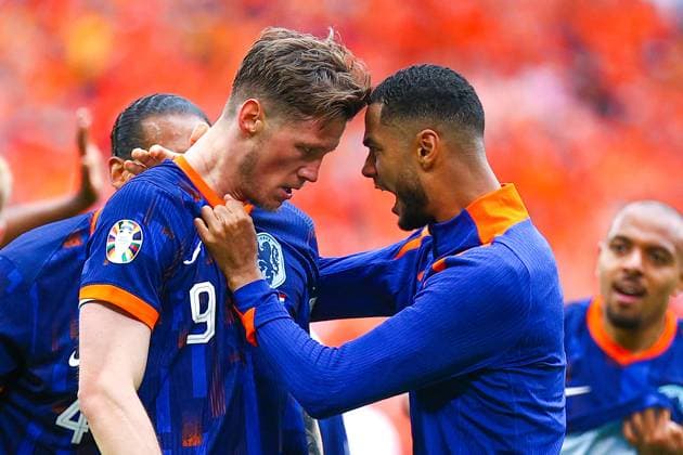 HAMBURG 16.06.2024 MECZ I RUNDA GRUPA D MISTRZOSTW EUROPY 2024: POLSKA - HOLANDIA --- FIRST ROUND GROUP D UEFA EURO, EM, Europameisterschaft,Fussball 2024 MATCH IN HAMBURG: POLAND - NETHERLANDS NZ WOUT WEGHORST CODY GAKPO FOT. PATRYK PINDRAL 400MM.PL NEWSPIX.PL --- Newspix.pl  20240616_PP83_PPP_4594