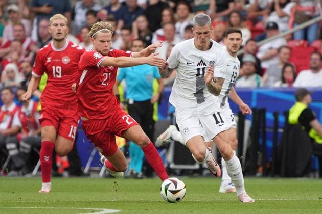 One-on-one Morten Hjulmand Denmark, Denmark, 21 with Benjamin Sesko Slovenia, Slovenia, 11 Stuttgart 16 06 2024 Denmark vs Slovenia, EURO2024 M6, Group C, EM Arena Stuttgart