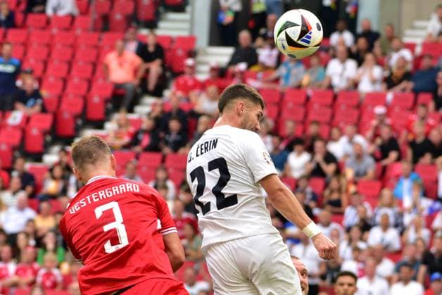 Stuttgart, Germany, June 16st 2024: Adam Gnezda Cerin of Slovenia (R) in action against Jannik Vestergaard of Denmark (L) during the UEFA EURO, EM, Europameisterschaft,Fussball 2024 football match between Slovenia and Denmark at Stuttgart Arena, Stuttgart, Germany. (Igor Kupljenik SPP) Copyright: xIgorxKupljenikx xSPPx spp-en-IgKuSp-MMT_9595