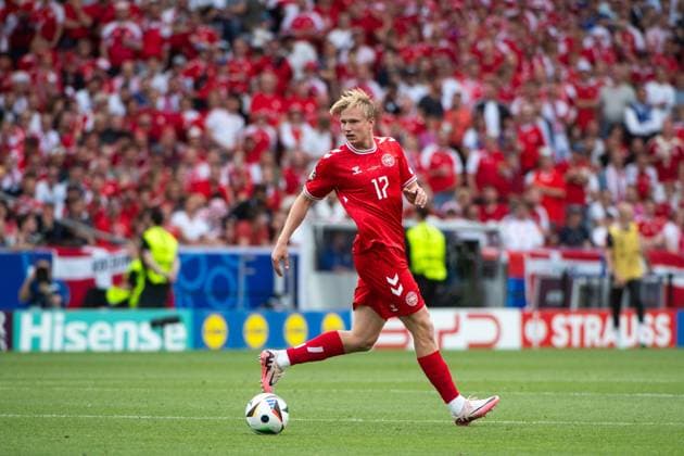 Victor Bernth Flesner Kristiansen Daenemark, 17 on the ball, GER, Slovenia SVN vs Denmark DEN , European Football Championship, UEFA EURO 2024, Group C, Matchday 1, 16 06 2024 GER, Slovenia SVN vs Denmark DEN , European Football Championship, UEFA EURO 2024, Group C, Matchday 1, 16 06 2024 Stuttgart Copyright: xEibner-Pressefoto Memmlerx EP_MMR