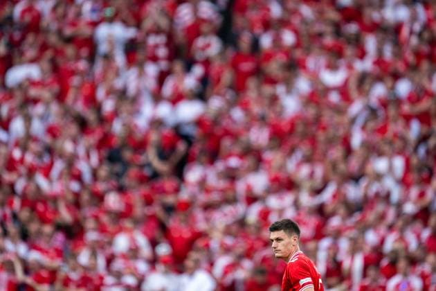 240616 Joakim Maehle of Denmark looks dejected during the UEFA Euro 2024 Football Championship match between Slovenia and Denmark on June 16, 2024 in Stuttgart Photo Mathias Bergeld BILDBYRAN code MB MB0936 fotboll football soccer fotballs em europamästerskap em uefa euro uefa european football championship euro 2024 slovenien slovenia danmark denmark bbeng depp  Copyright: MATHIASxBERGELD BB240616MB117
