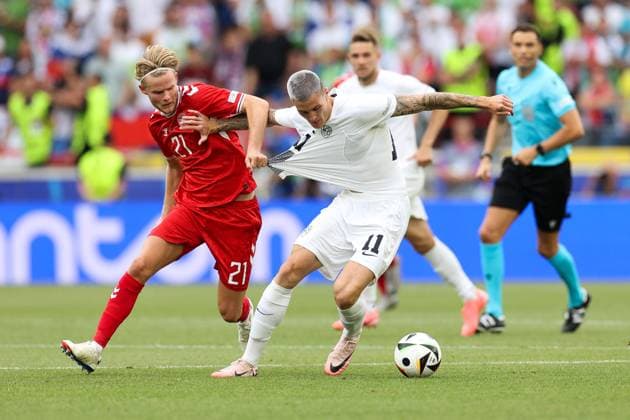 Soccer UEFA EURO 2024 Group Stage 1 Matchday Slovenia Denmark on 16 06 2024 at Stuttgart Arena in Stuttgart Morten Hjulmand Denmark , left Benjamin Sesko Slovenia , right xMSx