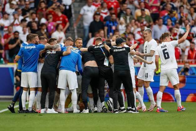 16 06 2024, Football, European Championship, Slovenia Denmark, GER, Stuttgart, Football Arena, Bild v li Erik Janza Slovenia, 13 1 1, Goal scored, celebrate the goal, Copyright: HMBxMedia xHeikoxBecker