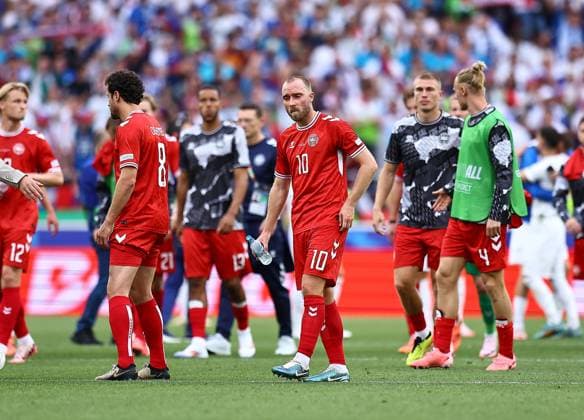 Christian Eriksen of Denmark shows his dejection at full time Slovenia v Denmark, UEFA European Championship, EM, Europameisterschaft 2024, Group C, Football, Stuttgart Arena, Stuttgart, Germany, 16 Jun 2024 EDITORIAL USE ONLY No use with unauthorised audio, video, data, fixture lists, club league logos or live services. Online in-match use limited to 120 images, no video emulation. No use in betting, games or single club league player publications. Copyright: xMichaelxZemanek Shutterstockx 14539399eb