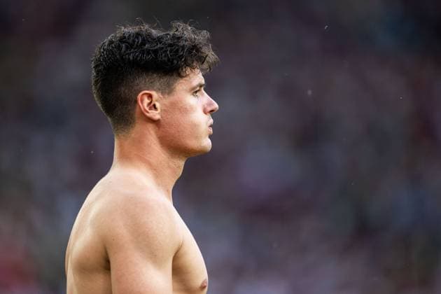 240616 Christian Norgaard of Denmark looks dejected after the UEFA Euro 2024 Football Championship match between Slovenia and Denmark on June 16, 2024 in Stuttgart Photo Mathias Bergeld BILDBYRAN kod MB MB0936 fotboll football soccer fotballs em europamästerskap em uefa euro uefa european football championship euro 2024 slovenien slovenia danmark denmark bbeng depp  Copyright: MATHIASxBERGELD BB240616MB120