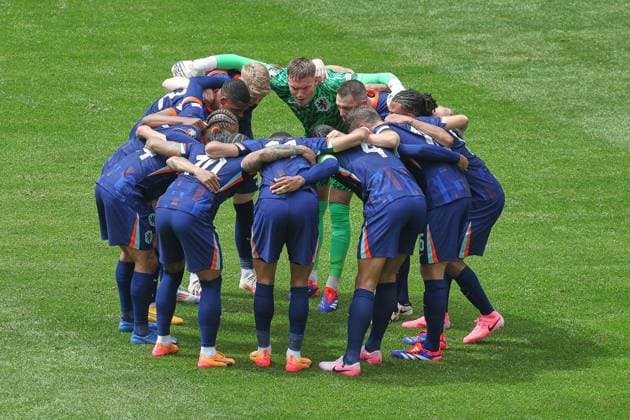 Hamburg, Germany, 16 06 2024 Volksparkstadion European Football Championship 2024, Group D, Poland Netherlands Players of the Dutch national team make a team circle Copyright: xdtsxNachrichtenagenturx dts_40502