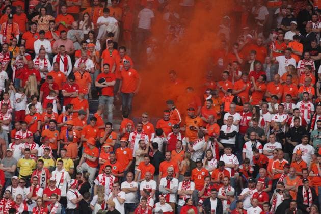 Hamburg, Germany, 16 06 2024 Volksparkstadion European Football Championship 2024, Group D, Poland Netherlands Fans from Poland and the Netherlands, orange clouds of smoke Copyright: xdtsxNachrichtenagenturx dts_40504