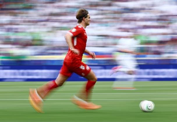 Joachim Andersen of Denmark runs with the ball Slovenia v Denmark, UEFA European Championship, EM, Europameisterschaft 2024, Group C, Football, Stuttgart Arena, Stuttgart, Germany, 16 Jun 2024 EDITORIAL USE ONLY No use with unauthorised audio, video, data, fixture lists, club league logos or live services. Online in-match use limited to 120 images, no video emulation. No use in betting, games or single club league player publications. Copyright: xMichaelxZemanek Shutterstockx 14539399fb