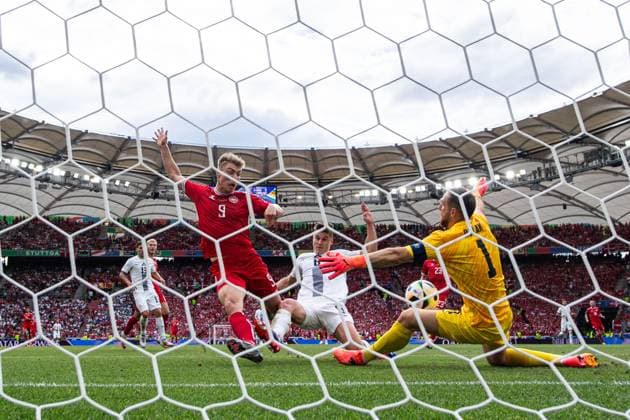 240616 Rasmus Hojlund of Denmark against Jaka Bijol and goalkeeper Jan Oblak of Slovenia during the UEFA Euro 2024 Football Championship match between Slovenia and Denmark on June 16, 2024 in Stuttgart Photo Mathias Bergeld BILDBYRAN kod MB MB0936 fotboll football soccer fotballs em europamästerskap em uefa euro uefa european football championship euro 2024 slovenien slovenia danmark denmark bbeng  Copyright: MATHIASxBERGELD BB240616MB145