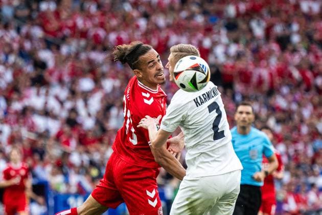 240616 Yussuf Poulsen of Denmark and Zan Karnicnik of Slovenia during the UEFA Euro 2024 Football Championship match between Slovenia and Denmark on June 16, 2024 in Stuttgart Photo Mathias Bergeld BILDBYRAN code MB MB0936 fotboll football soccer fotballs em europamästerskap em uefa euro uefa european football championship euro 2024 slovenien slovenia danmark denmark bbeng  Copyright: MATHIASxBERGELD BB240616MB148
