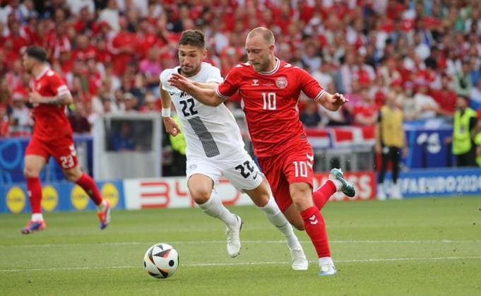 BAU 16 06 2024 Stuttgart European Football Championship 2024 Slovenia vs Denmark, f l Adam Gnezda Äaerin SLO , Christian Eriksen DEN