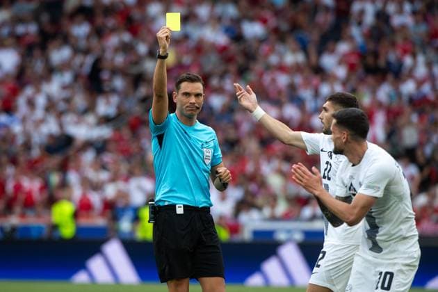Referee Sandro Schaerer Switzerland shows Petar Stojanovic Slovenia, 20 the yellow card, GER, Slovenia SVN vs Denmark DEN , European Football Championship, UEFA EURO 2024, Group C, Matchday 1, 16 06 2024 GER, Slovenia SVN vs Denmark DEN , European Football Championship, UEFA EURO 2024, Group C, Matchday 1, 16 06 2024 Stuttgart Copyright: xEibner-Pressefoto Memmlerx EP_MMR