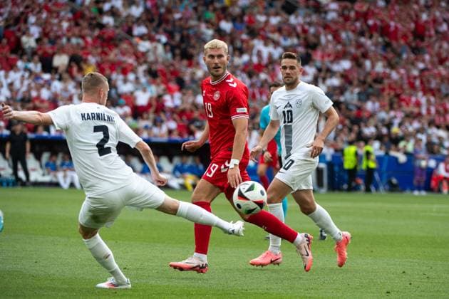 Jonas Older Wind Denmark, 19 in duel with Zan Karnicnik Slovenia, 02 , GER, Slovenia SVN vs Denmark DEN , European Football Championship, UEFA EURO 2024, Group C, Matchday 1, 16 06 2024 GER, Slovenia SVN vs Denmark DEN , European Football Championship, UEFA EURO 2024, Group C, Matchday 1, 16 06 2024 Stuttgart Copyright: xEibner-Pressefoto Memmlerx EP_MMR
