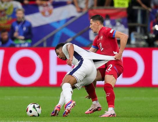Serbia v England UEFA EURO, EM, Europameisterschaft,Fussball 2024 Group C SaÅ¡a LukiÄ? of Serbia battles with Jude Bellingham of England during the UEFA Euro 2024 Group C match between Serbia and England at Veltins-Arena, Gelsenkirchen Copyright: xPaulxChestertonx FIL-20270-0031 UK Newspapers OUT