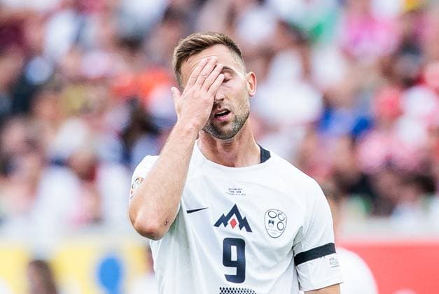 UEFA EURO 2024 Slovenia Denmark 16 06 2024 Andraz Sporar Slovenia, 9 beats his hand in front of his face in frustration UEFA EURO 2024 Slovenia Denmark Stuttgart Arena, Stuttgart on 16 06 2024 Copyright: xBEAUTIFULxSPORTS Wunderlx