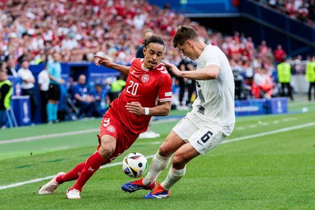 UEFA EURO 2024 Slovenia Denmark 16 06 2024 duel Yussuf Yurary Poulsen Denmark, 20 , Jaka Bijol Slovenia, 6 UEFA EURO 2024 Slovenia Denmark Stuttgart Arena, Stuttgart on 16 06 2024 Copyright: xBEAUTIFULxSPORTS Wunderlx