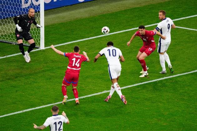 Jude Bellingham of England scores the sides first goal to make it 1-0 Serbia v England, UEFA European Championship, EM, Europameisterschaft 2024, Group C, Football, Arena Aufschalke, Gelsenkirchen, Germany, 16 Jun 2024 EDITORIAL USE ONLY No use with unauthorised audio, video, data, fixture lists, club league logos or live services. Online in-match use limited to 120 images, no video emulation. No use in betting, games or single club league player publications. Copyright: xDavexShopland Shutterstockx 14539403t