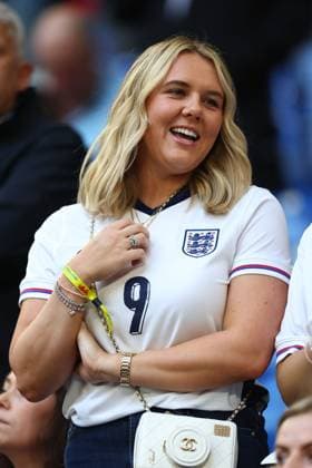 Serbien gegen England 16. Juni 2024, Gelsenkirchen UEFA EURO 2024 Gruppe C Serbien gegen England Kate Goodland, Ehefrau von Harry Kane Foto Charlotte Wilson Abseits Gelsenkirchen Deutschland  Copyright: xCharlottexWilsonx xOffsidexOffside