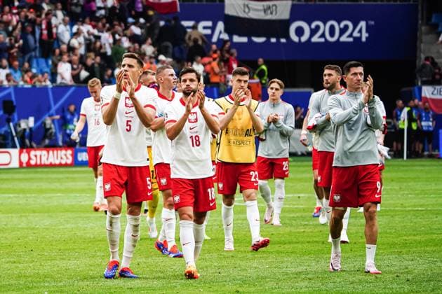 Players Poland thank the fans GER, Poland vs Netherlands, European Football Championship, UEFA Euro 2024, Matchday 1, 16 06 2024 GER, Poland vs Netherlands, European Football Championship, UEFA Euro 2024, Matchday 1, 16 06 2024 Hamburg Copyright: xEibner-Pressefoto MarcelxvonxFehrnx EP_MFN