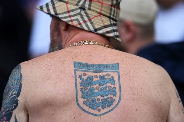 Fußball EURO 2024 Serbia - England 8709257 16.06.2024 An England s fan cheers before the UEFA EURO, EM, Europameisterschaft,Fussball 2024 Group C soccer match between Serbia and England at Arena AufSchalke, in Gelsenkirchen, Germany. Alexey Filippov Sputnik Gelsenkirchen Germany  Copyright: xAlexeyxFilippovx