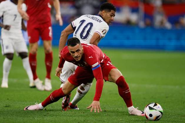 Serbia v England: Group C - UEFA EURO, EM, Europameisterschaft,Fussball 2024 Jude Bellingham of England and Filip Kostic of Serbia challenge during the UEFA EURO 2024 group stage match between Serbia and England at Arena AufSchalke on June 16, 2024 in Gelsenkirchen, Germany. Gelsenkirchen Arena AufSchalke Germany Germany Copyright: xRichardxSellers Sportsphoto APLx 14040902