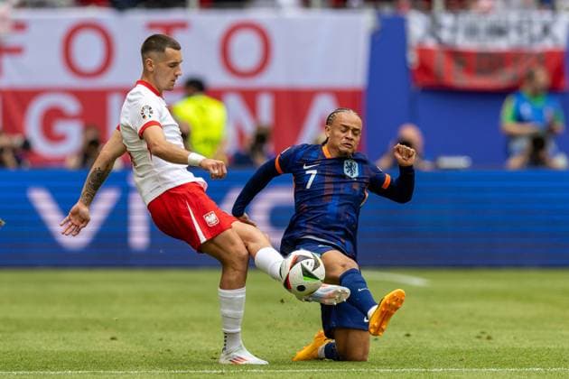 Poland v Netherlands - UEFA EURO, EM, Europameisterschaft,Fussball 2024 Jakub Kiwior, and Xavi Simons are playing during the UEFA Euro 2024 Group D match between Poland v Netherlands, at the stadium in Hamburg, Germany, on June 16, 2024. Hamburg Germany  Copyright: xAndrzejxIwanczukx originalFilename:iwanczuk-polandvn240616_np0v9.jpg
