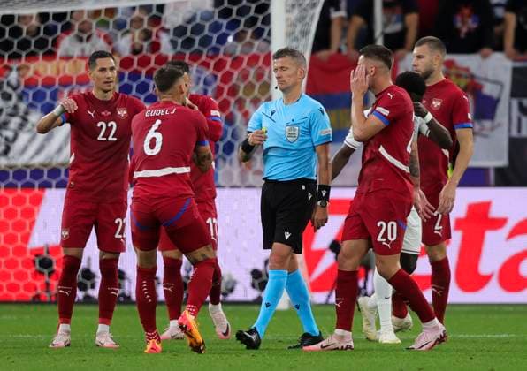 Serbia v England UEFA EURO, EM, Europameisterschaft,Fussball 2024 Group C Referee Daniele Orsato reacts as the Serbia team protest during the UEFA Euro 2024 Group C match between Serbia and England at Veltins-Arena, Gelsenkirchen Copyright: xPaulxChestertonx FIL-20270-0070 UK Newspapers OUT