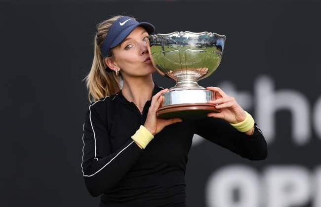 Katie Boulter Kisses the Trophy after winning the Women s final match. Rothesay Open Nottingham, Day 7, Tennis, Lexus Nottingham Tennis Centre, Nottingham, UK - 16 June 2024  Copyright: xRyanxBrowne Shutterstockx 14523734dd