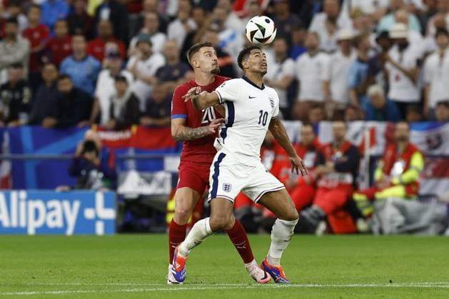 GELSENKIRCHEN, Veltins Arena, 16-06-2024 , European Football Championship Euro2024, Group stage match no.2 between Serbia and England. (L-R) Serbia player Sergej Milinkovic Savic, England player Jude Bellingham Serbia - England (Euro2024)  x25511127x Copyright: