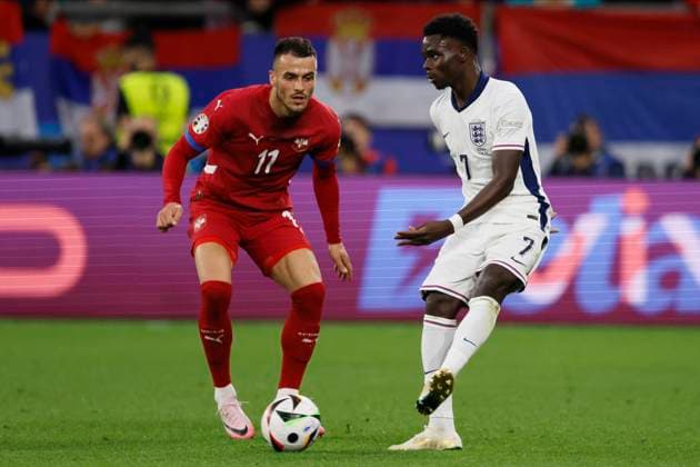 Serbia v England: Group C - UEFA EURO, EM, Europameisterschaft,Fussball 2024 Filip Kostic of Serbia and Bukayo Saka of England challenge during the UEFA EURO 2024 group stage match between Serbia and England at Arena AufSchalke on June 16, 2024 in Gelsenkirchen, Germany. Gelsenkirchen Arena AufSchalke Germany Germany Copyright: xRichardxSellers Sportsphoto APLx 14040908