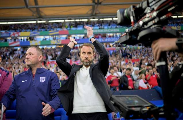 Coach Gareth SOUTHGATE ENG clapping, clapping, preliminary round 1 match day, group C, match M05, Serbia SRB England ENG , on 16 06 2024 in Gelsenkirchen Germany European Football Championship 2024 from 14 06 14 07 2024 in Germany Â