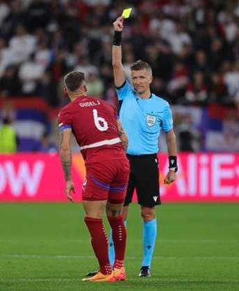 Serbia v England UEFA EURO, EM, Europameisterschaft,Fussball 2024 Group C Referee Daniele Orsato shows a yellow card to Nemanja Gudelj of Serbia during the UEFA Euro 2024 Group C match between Serbia and England at Veltins-Arena, Gelsenkirchen Copyright: xPaulxChestertonx FIL-20270-0081 UK Newspapers OUT