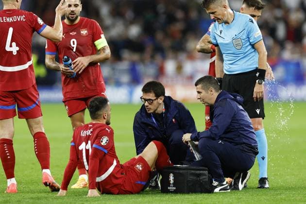 GELSENKIRCHEN, Veltins Arena, 16-06-2024 , European Football Championship Euro2024, Group stage match no.2 between Serbia and England. Serbia player Filip Kostic injured Serbia - England (Euro2024)  x25511260x Copyright: