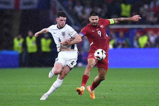 Soccer UEFA EURO 2024 Group Stage 1 Matchday Serbia England on 16 06 2024 at Arena AufSchalke in Gelsenkirchen Declan Rice England , left Aleksandar Mitrovic Serbia , right xRx