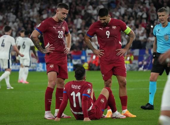 16 06 2024, Veltins Arena, Gelsenkirchen, GER, EM UEFA 2024, Group C, Serbia vs England, in the picture Filip KostiÄ‡ Serbia has to be substituted due to injury Defodi 506 20240616 hbr 1674 Defodi-506