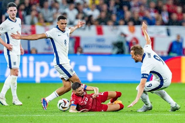 Harry Kane England, 9 Trent Alexader Arnold England, 8 Declan Rice England, 4 Srdan Babic Serbia, 15 Serbia vs England, Men, Football, Matchday 1, EURO 2024, 16 06 2024, European Championship, Group C Serbia vs England, Men, Football, Matchday 1, EURO 2024, 16 06 2024, European Championship, Group C Gelsenkirchen Copyright: xEibner-Pressefoto BahhoxKarax EP_SRB
