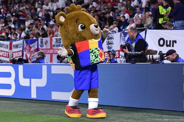 Soccer UEFA EURO 2024 Group Stage 1 Matchday Serbia England on 16 06 2024 in the Arena AufSchalke in Gelsenkirchen Albärt Mascot EURO 2024 xRx