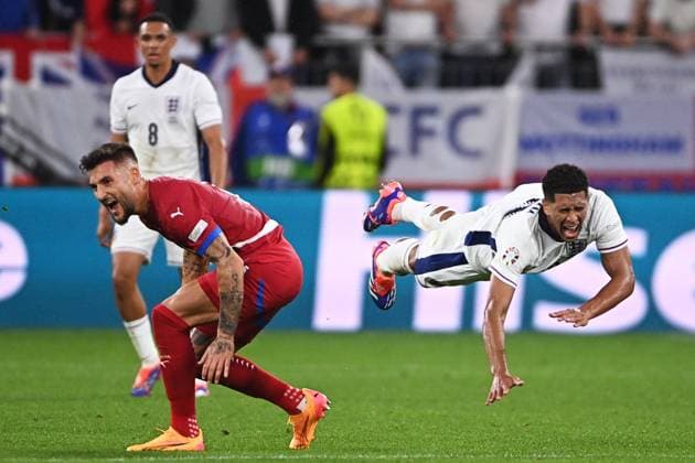 Fußball EURO 2024 Serbia - England 8709271 16.06.2024 England s Jude Bellingham, right, falls down during the UEFA EURO, EM, Europameisterschaft,Fussball 2024 Group C soccer match between Serbia and England at Arena AufSchalke, in Gelsenkirchen, Germany. Alexey Filippov Sputnik Gelsenkirchen Germany  Copyright: xAlexeyxFilippovx