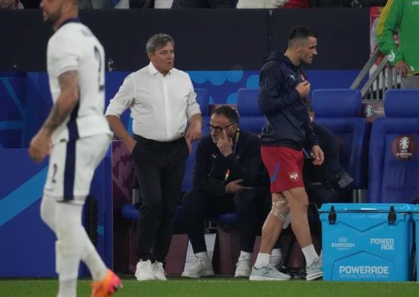 GER, EM UEFA 2024, Group C, Serbia vs England 16 06 2024, Veltins Arena, Gelsenkirchen, GER, EM UEFA 2024, Group C, Serbia vs England, in the picture coach Dragan Stojković Serbia , Filip Kostić Serbia with ice bandage on his knee nordphotoxGmbHx xBratic nph00250