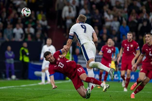UEFA EURO 2024 Group match Serbia England 16 06 2024 Harry Kane England, 9 by head UEFA EURO 2024 Group match Serbia England Arena AufSchalke, Gelsenkirchen, on 16 06 2024 Copyright: xBEAUTIFULxSPORTS Meuselx