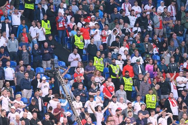 Gelsenkirchen, NRW, Germany, 16 06 2024 Arena AufSchalke European Football Championship 2024, Group C, Serbia England Fans or spectators with security forces Copyright: xdtsxNachrichtenagenturx dts_40515