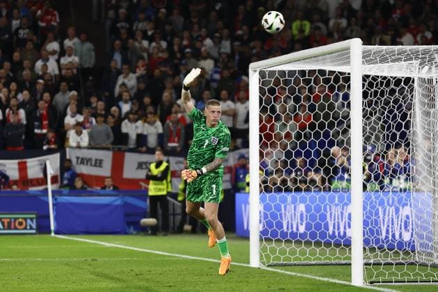 GELSENKIRCHEN, Veltins Arena, 16-06-2024 , European Football Championship Euro2024, Group stage match no.2 between Serbia and England. England goalkeeper Jordan Pickford Serbia - England (Euro2024)  x25511880x Copyright:
