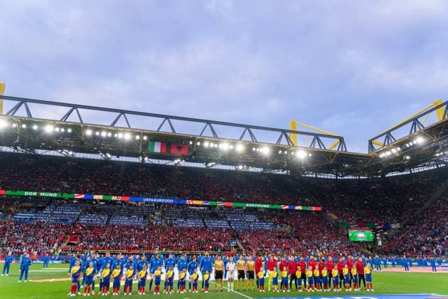 2024-06-15 Italy v Albania - Group B - UEFA EURO, EM, Europameisterschaft,Fussball 2024 DORTMUND, GERMANY - JUNE 15: Gianluigi Donnarumma of Italy, Giovanni Di Lorenzo of Italy, Federico Dimarco of Italy, Riccardo Calafiori of Italy, Davide Frattesi of Italy, Jorge Luiz Frello Filho of Italy, Gianluca Scamacca of Italy, Lorenzo Pellegrini of Italy, Federico Chiesa of Italy, Nicolo Barella of Italy, Alessandro Bastoni of Italy, assistant referee Stefan Lupp, referee Felix Zwayer, assistant referee Marco Achmuller, Thomas Strakosha of Albania, Mario Mitaj of Albania, Elseid Hysaj of Albania, Arlind Ajeti of Albania, Berat Djimsiti of Albania, Jasir Asani of Albania, Nedim Bajrami of Albania, Armando Broja of Albania, Taulan Sulejmanov of Albania, Yiber Ramadani of Albania and Kristjan Asllani of Albania prior to the Group B - UEFA EURO 2024 match between Italy and Albania at Signal Iduna Park on June 15, 2024 in Dortmund, Germany. (Photo by Joris Verwijst BSR Agency) Dortmund Germany Content not available for redistribution in The Netherlands directly or indirectly through any third parties. Copyright: xBSRxAgencyx