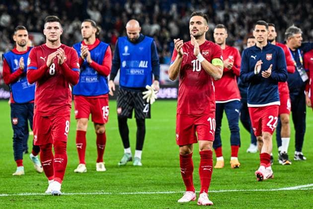 GELSENKIRCHEN - Dusan Tadic of Serbia thanks the crowd during the UEFA EURO, EM, Europameisterschaft,Fussball 2024 group C match between Serbia and England at Veltins Arena on June 16, 2024 in Gelsenkirchen, Germany. ANP Hollandse Hoogte UEFA EURO 2024 2024 xVIxANPxSportx xGerritxvanxKeulenxIVx 501269214 originalFilename: 501269214.jpg